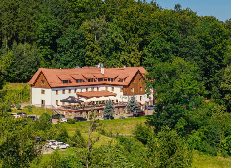 Hotel jest pięknie położony w górach