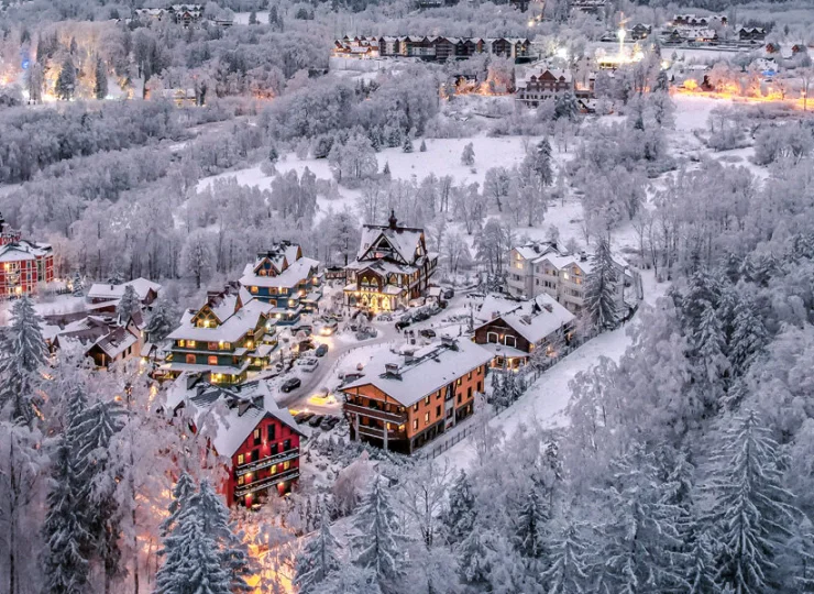 Atutem tego miejsca jest zaciszna okolica i malownicze krajobrazy