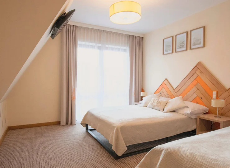 Dekoracyjne wzory na ścianach dodają wnętrzom charakteru