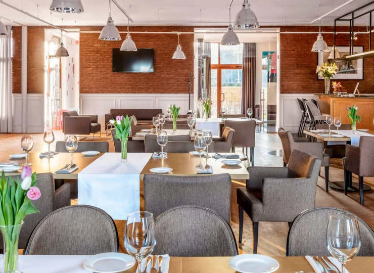 W eleganckich wnętrzach restauracji posiłki smakują jeszcze lepiej