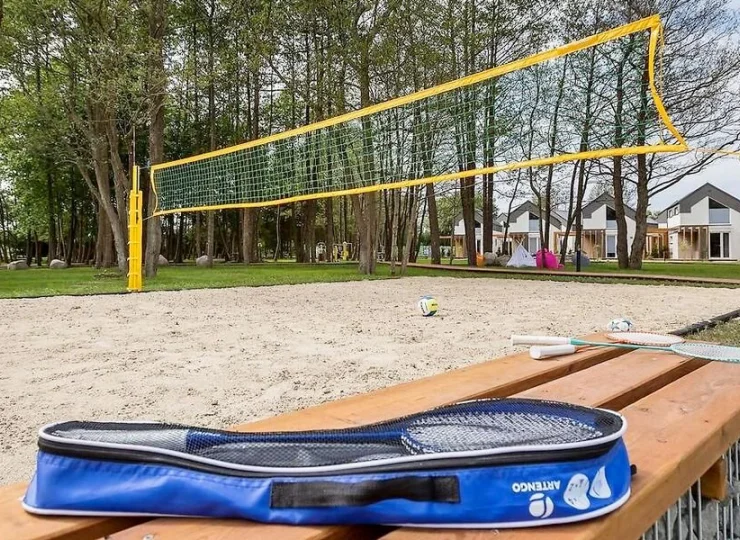 Można też zagrać w siatkówkę plażową i badmintona