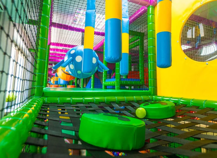 W małpim gaju na dzieciaki czeka zabawa pełna radości