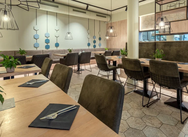 Można tutaj zjeść śniadanie, obiadokolację i smaczne dania z karty