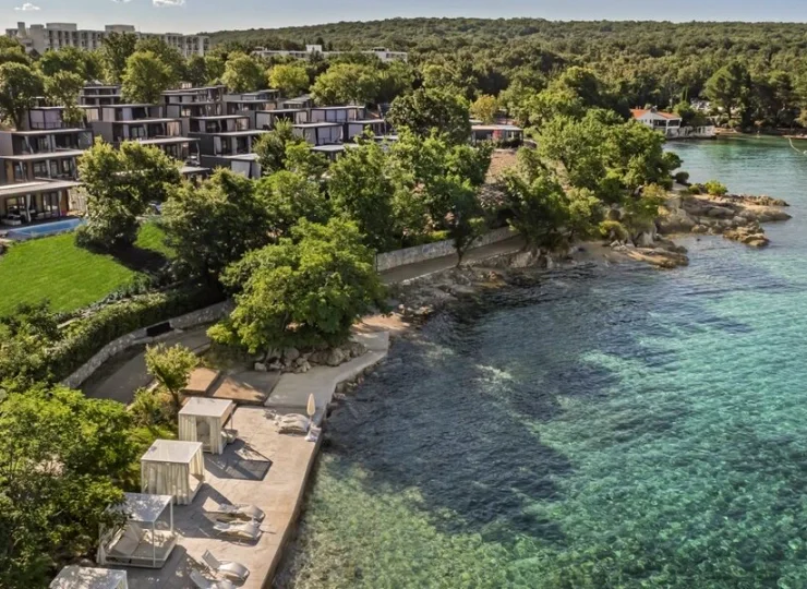 Resort jest zanurzony w zieleni