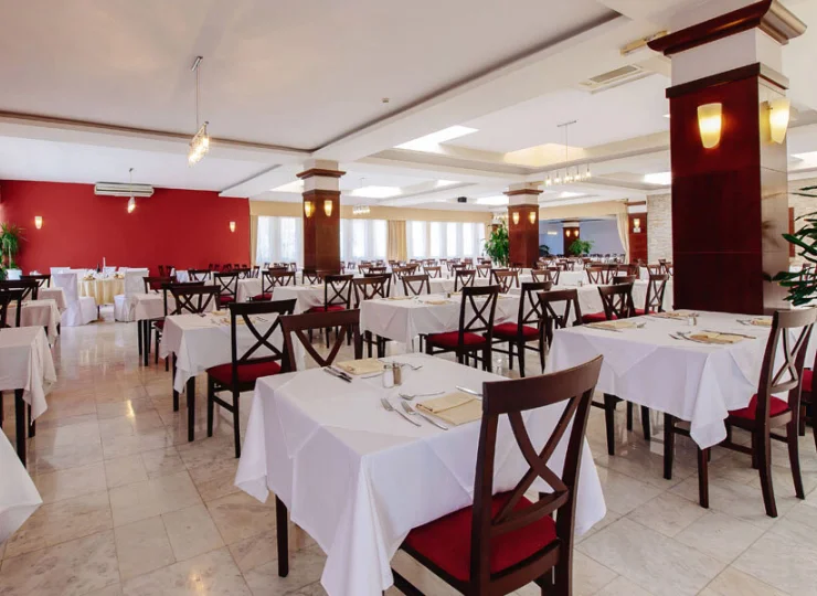 W Montenegro Beach Resort możecie korzystać z bogatej oferty restauracji i barów