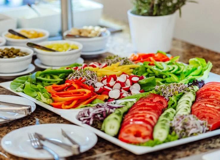 Posiłki są podawane w formie bufetu