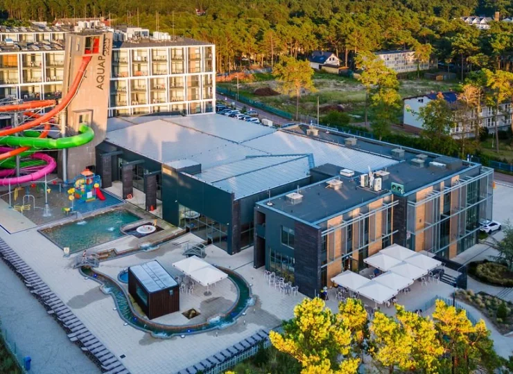 Latem na gości czeka również zewnętrzny aquapark