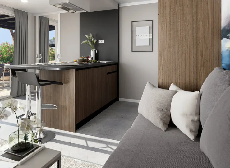 Domek luxury z basenem ma przestronny salon i duże wyjście na taras