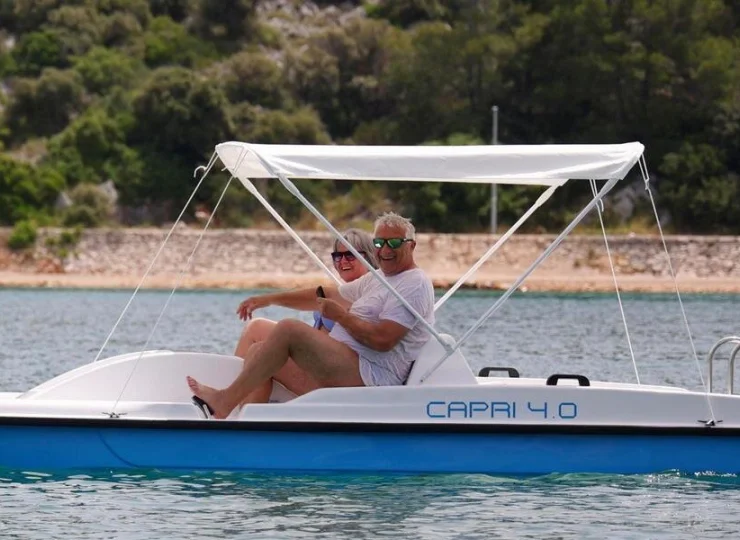 Działa tu wypożyczalnia sprzętów wodnych