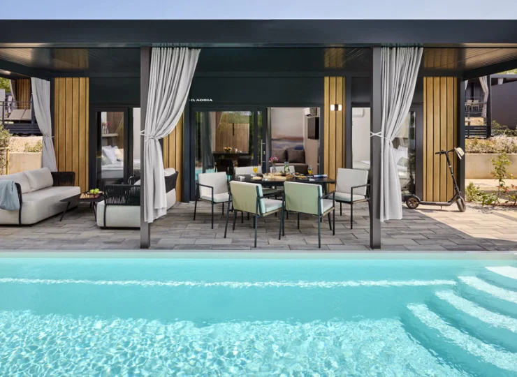 Amber Luxury z basenem pozwala na relaks w najlepszym stylu