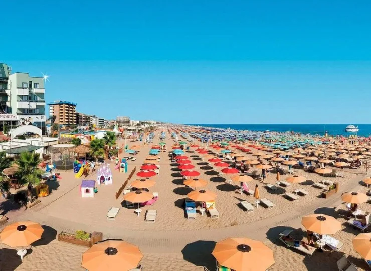 Hotel przy plaży na rodzinne wakacje w Rimini