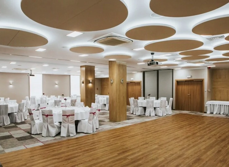 Restauracja zaprasza na śniadania i obiadokolacje