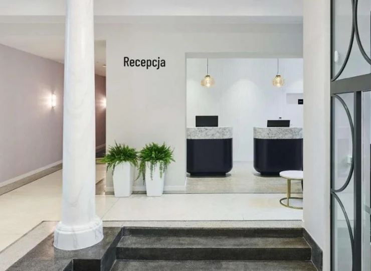Hotelowa recepcja jest czynna całą dobę
