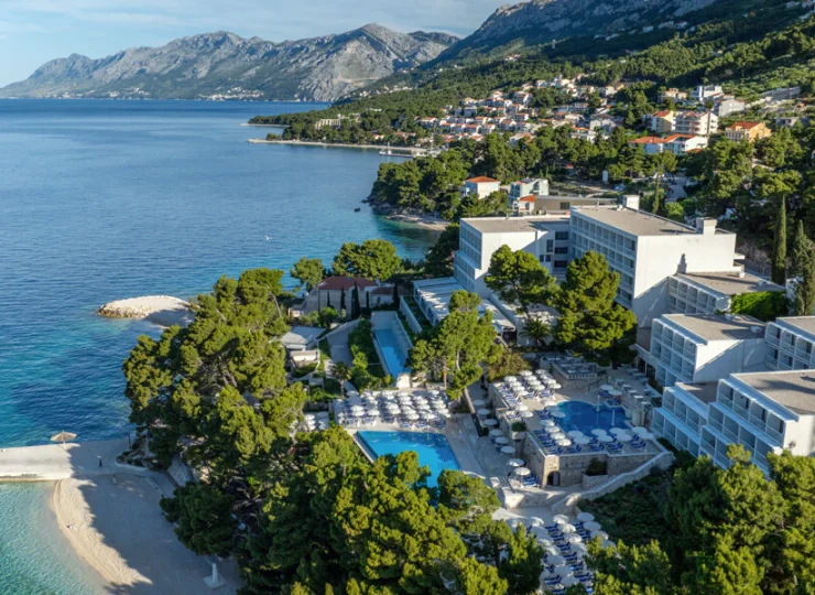 Hotel położony jest bezpośrednio przy plaży