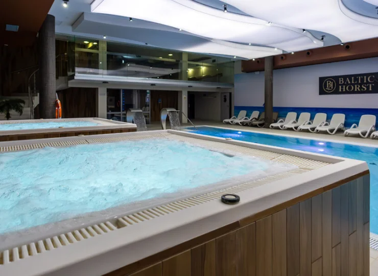 Strefa basenowa posiada także 2 jacuzzi