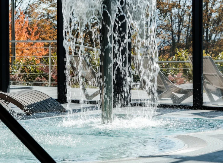 W strefie wellness jest basen, jacuzzi, brodzik dla dzieci