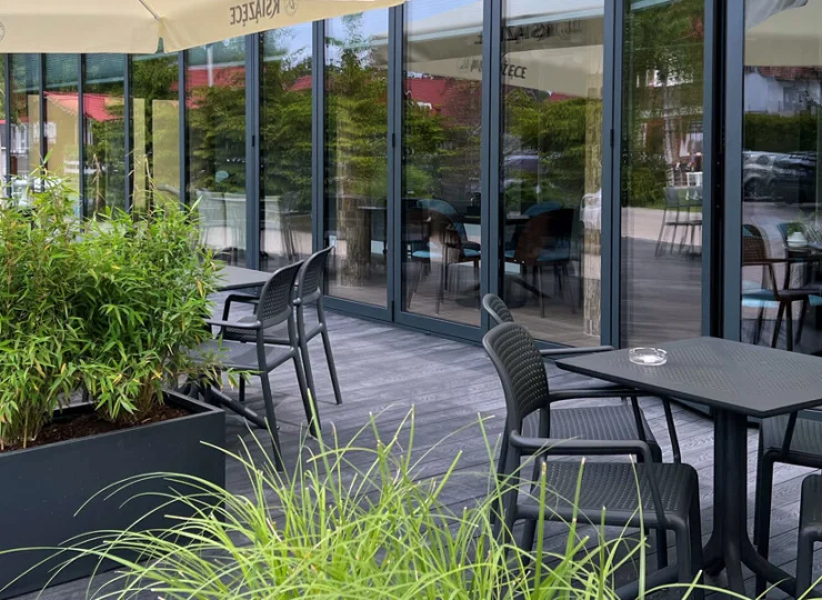 W ciepłe dni warto skorzystać z tarasu