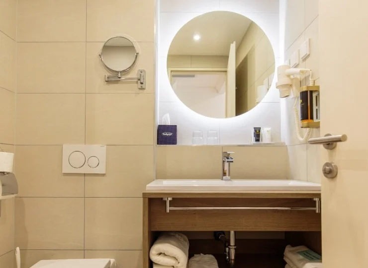 Łazienka w pokoju premium i apartamencie