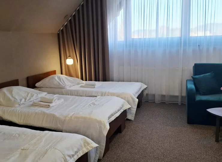 Większe pokoje typu standard mają pojedyncze łóżka