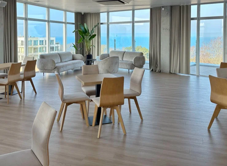 To restauracja panoramiczna na wysokim piętrze