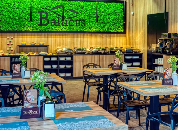 W ośrodku Balticus mieści się nowoczesna restauracja
