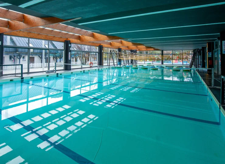 Są także baseny dla aktywnych oraz aquapark ze zjeżdżalniami