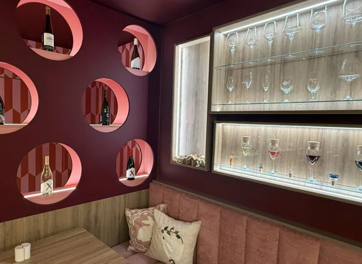 Obiadokolacja jest serwowana do stolików