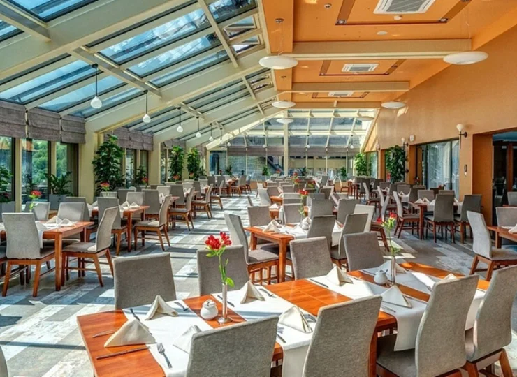 Restauracja oferuje smaczne wyżywienie