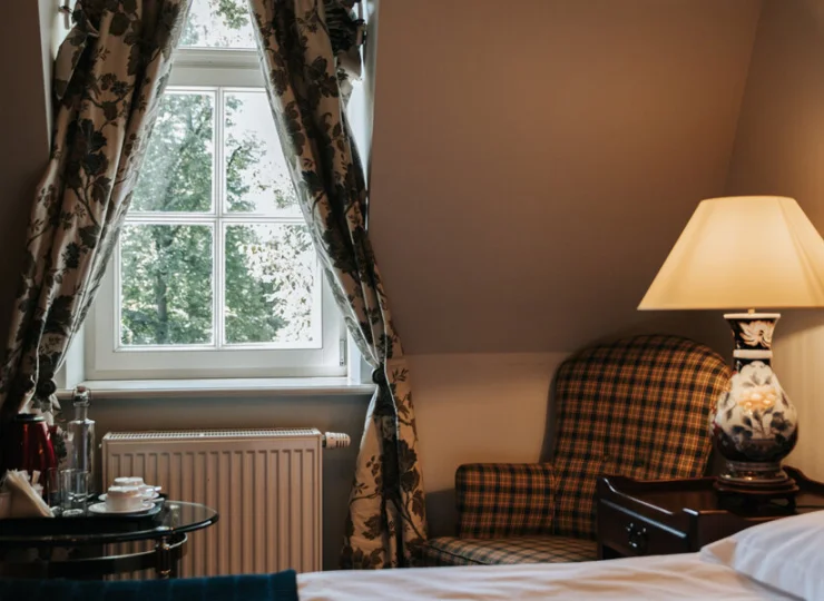 Wszystkie pokoje mają widok na dworski park