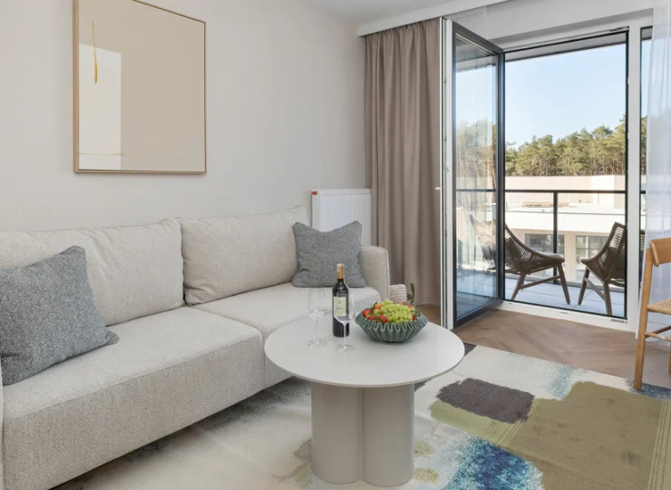 Rozkładana sofa może służyć za miejsce noclegowe dla 2 osób