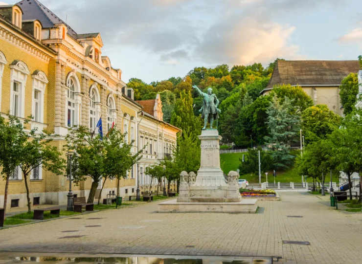 Zabytkowe centrum Miszkolca: 15 min jazdy samochodem (7 km)