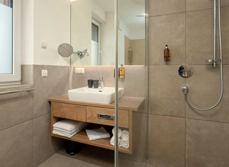 Każdy pokój ma łazienkę z prysznicem