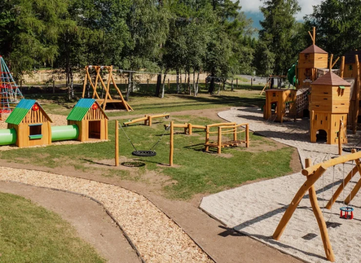 Są tu nawet specjalne domki do zabawy