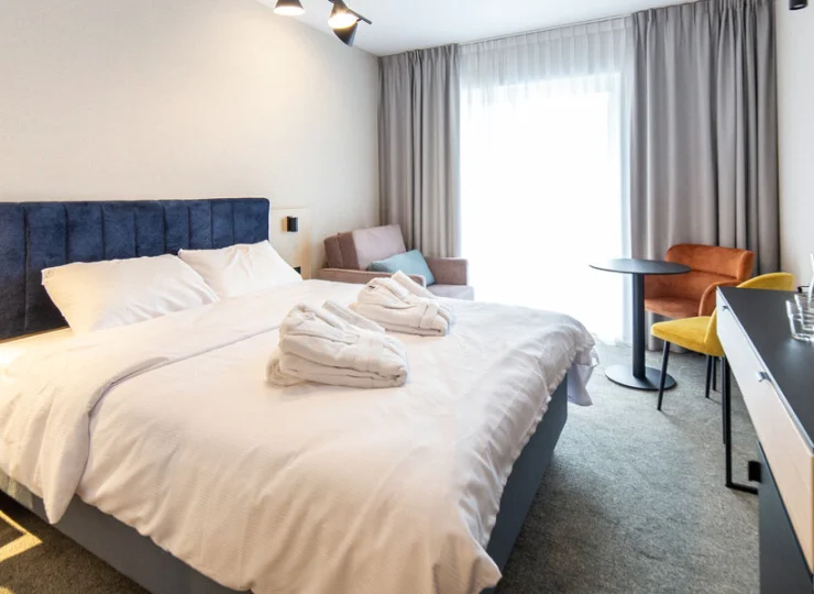 W Resorcie Mariner przygotowano 65 przestronnych, klimatyzowanych pokoi