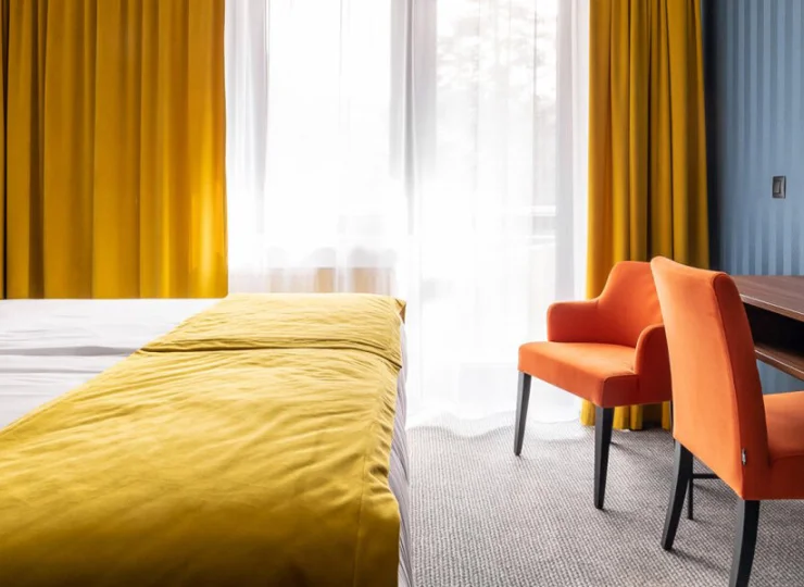 Pokój dwuosobowy typu Comfort posiada balkon