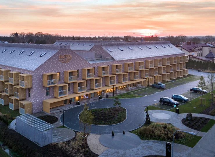 Resort mieści się blisko bałtyckiej plaży w Grzybowie