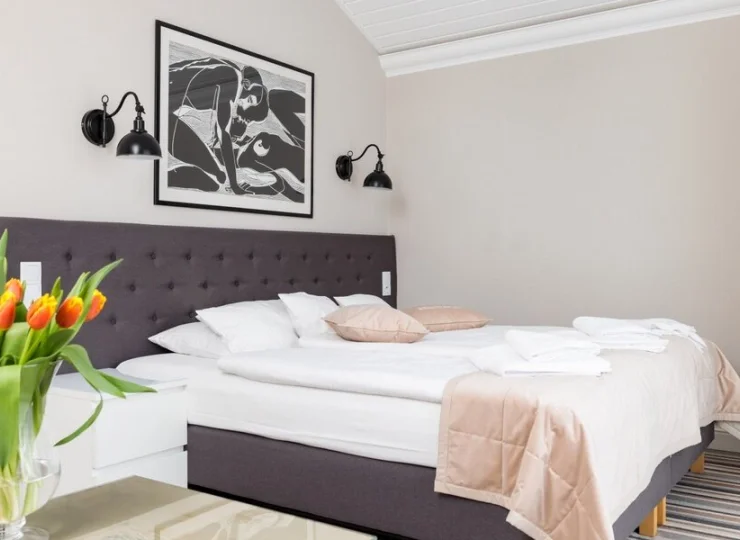 W każdym pokoju jest sejf, zestaw do parzenia kawy i herbaty, minibar