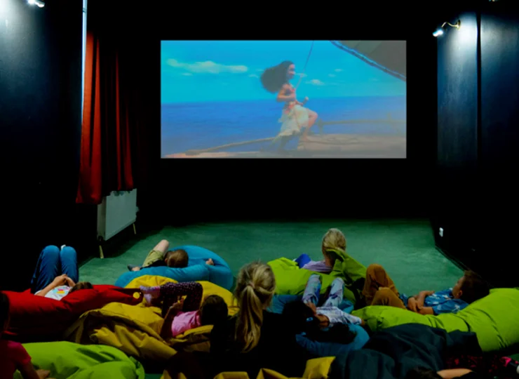W hotelowym kinie na dzieci czekają specjalne seanse