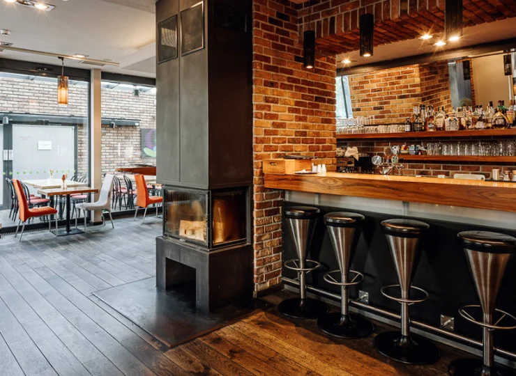 Restauracja oferuje przyjemne chwile przy kominku w przytulnej atmosferze