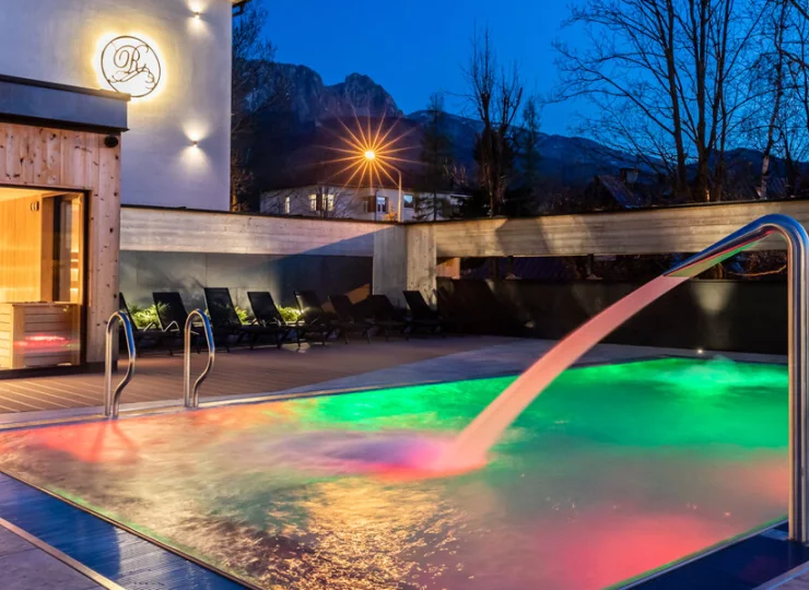 Z basenu widać Giewont