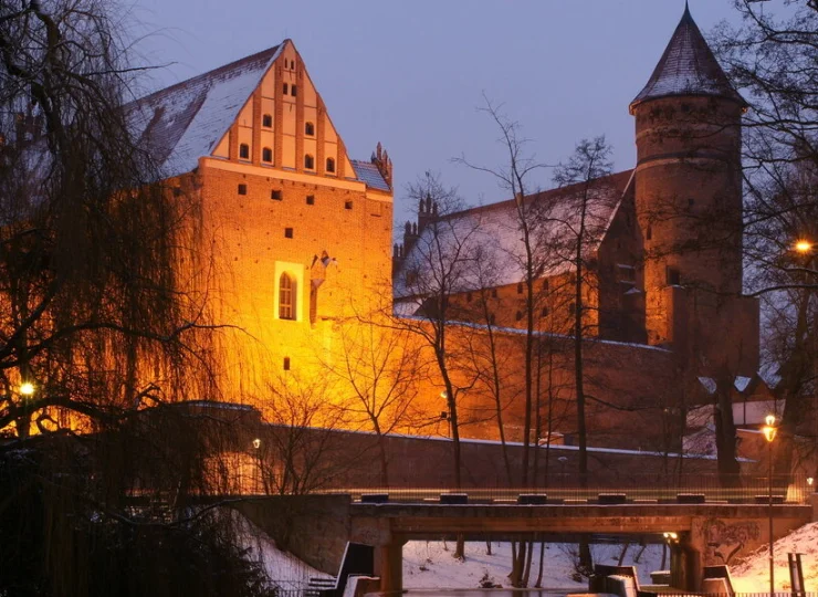 Zamek Kapituły Warmińskiej w Olsztynie w zimowej odsłonie