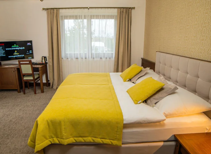 Pokój superior 2+2 ma duże podwójne łóżko