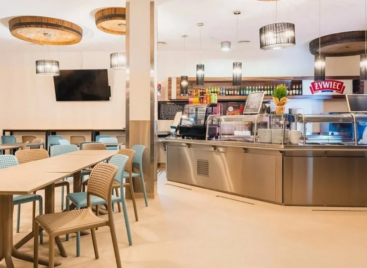 Przy basenach działa druga restauracja - Mokra