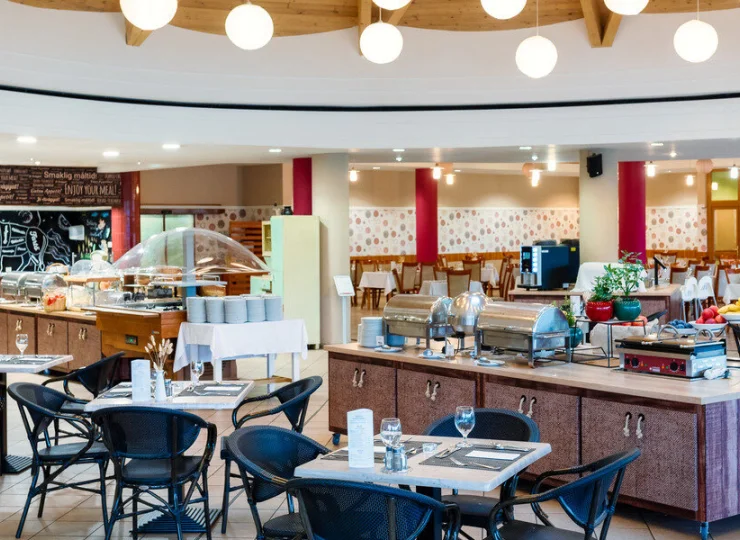 Wnętrze hotelowej restauracji