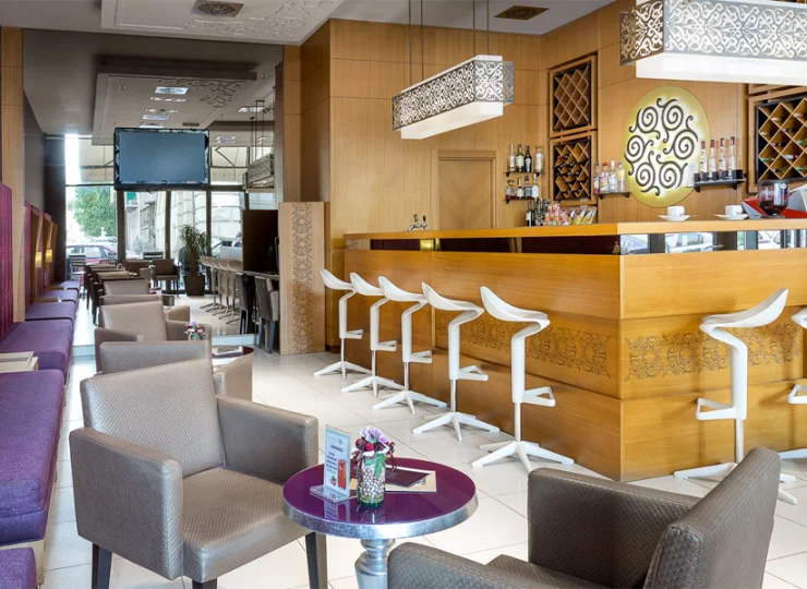 Jest także hotelowy lobby bar