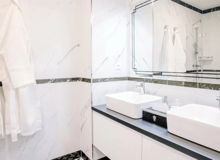 Każdy apartament ma nowoczesną łazienkę