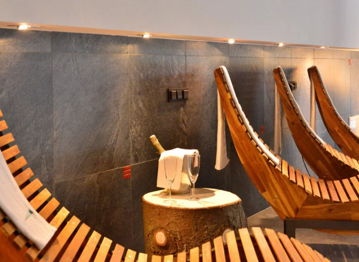 Po seansie w jednej z saun na gości czeka odpoczywalnia