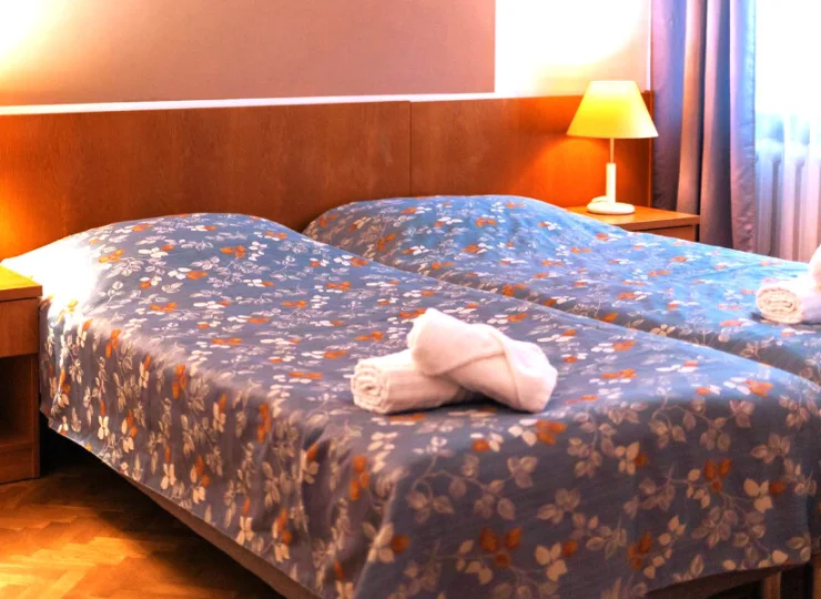 Pokoje 2-osobowe posiadają balkon