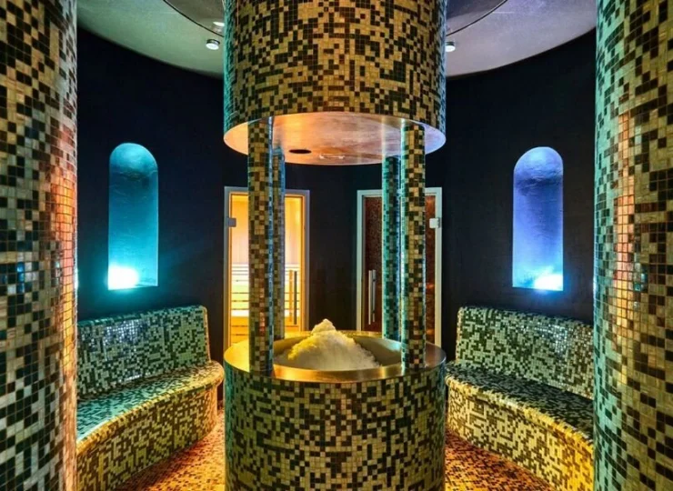 W hotelu jest sauna fińska i łaźnia turecka