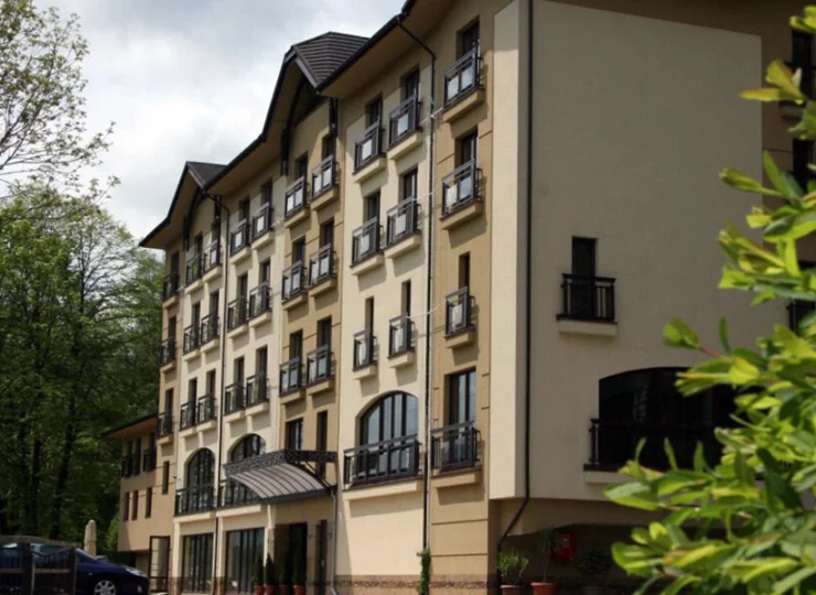 Hotel Elbrus znajduje się blisko centrum Szczyrku i skoczni narciarskich